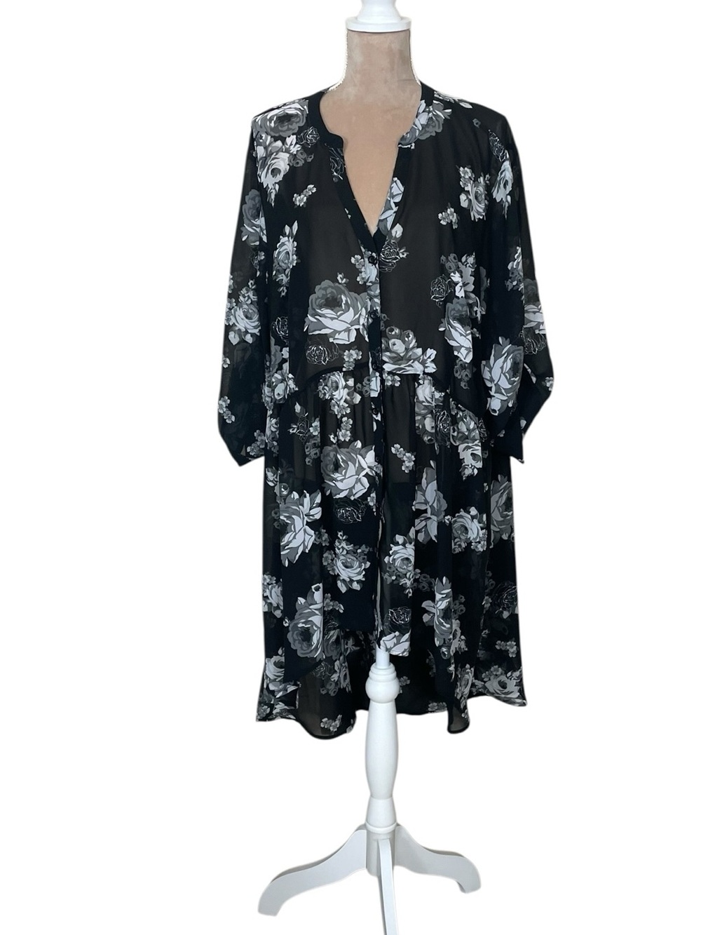 torrid Black and White Floral Chiffon Sheer High Low Coverup Tunic Duster - Picture 2 of 9